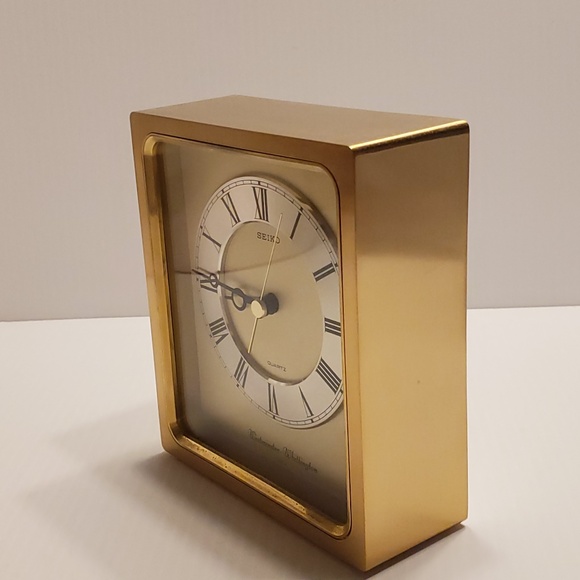 A Seiko Quartz WestminsterWhittington Chime Mantel Clock